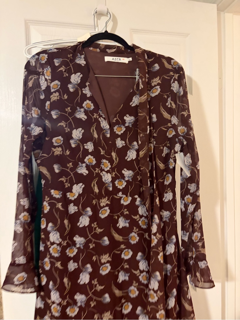 NWT ASTR The Label Brown Blue Floral Tie-Neck Midi Dress Size L - Picture 8 of 8